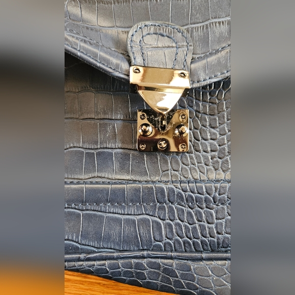 Women's Purse - Picture 3 of 9